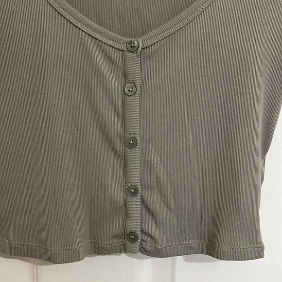 Aritzia Sunday Best Ribbed Cropped Tee - Picture 2 of 5